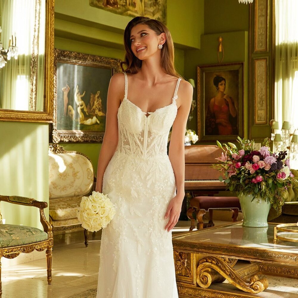 New Off White Wedding Gown w/ Floral Lace Embroidery & Button Closure GL3531